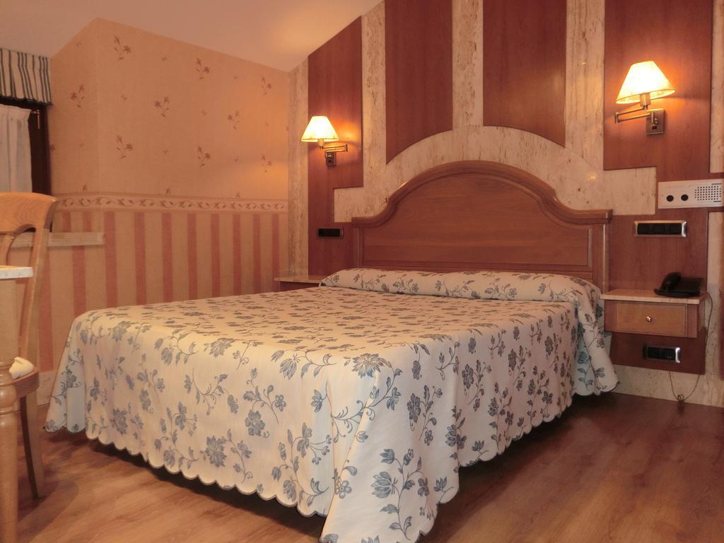 Ruedas Hotel Laredo