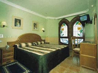 Ruedas Hotel *