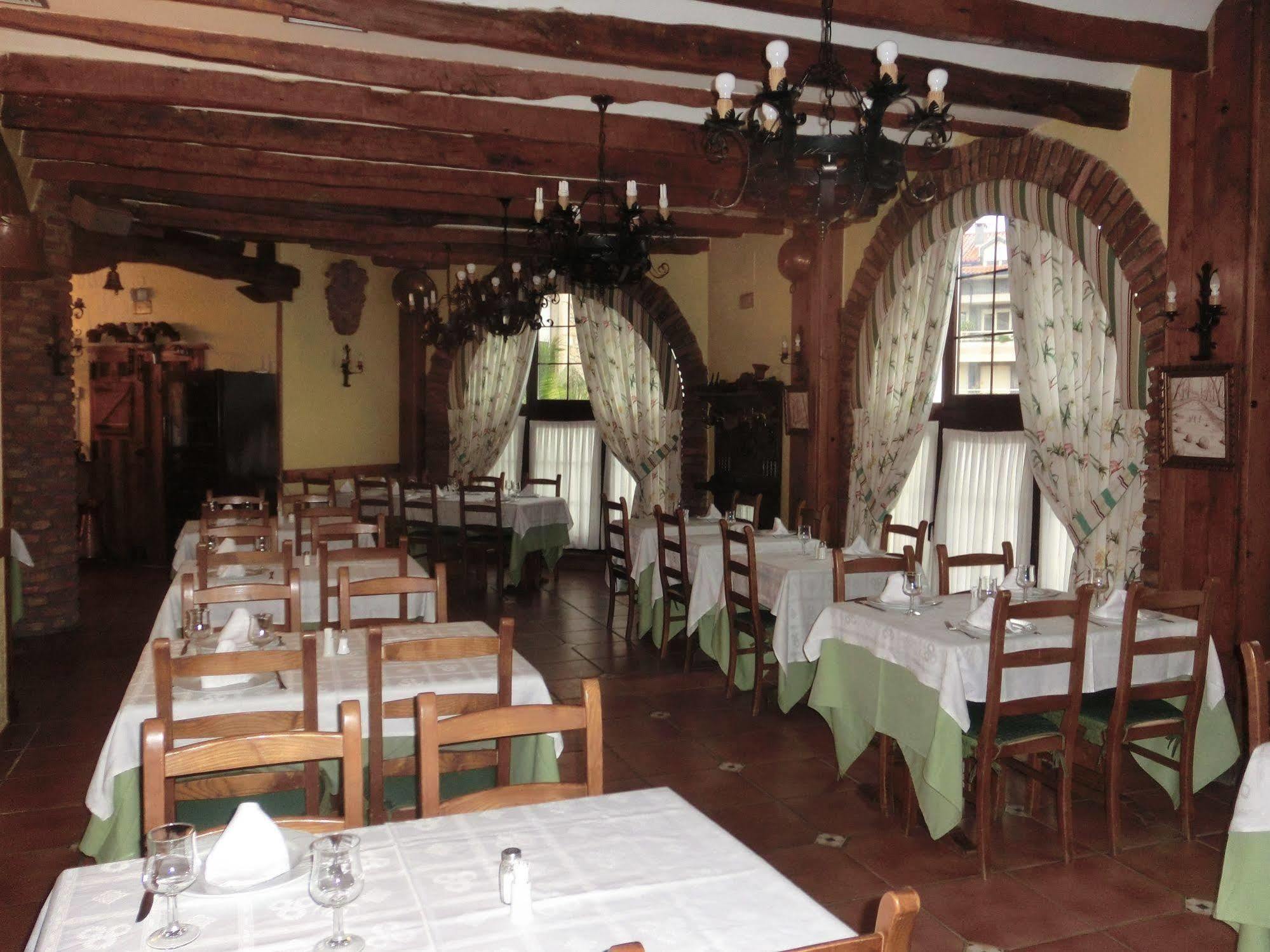 Hotel Ruedas Laredo