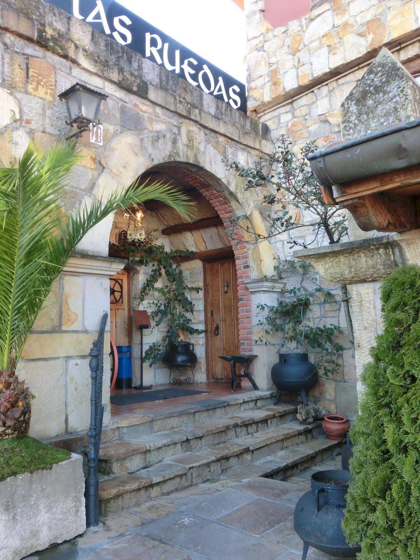 Ruedas Hotel